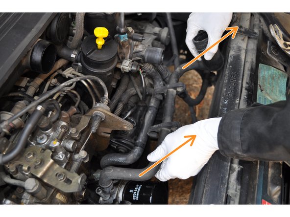 Déposer complètement la durite