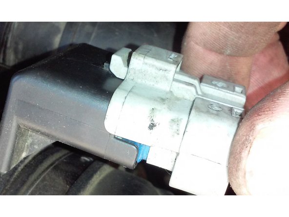 Enfoncer la à fond jusqu'à entendre un clic.