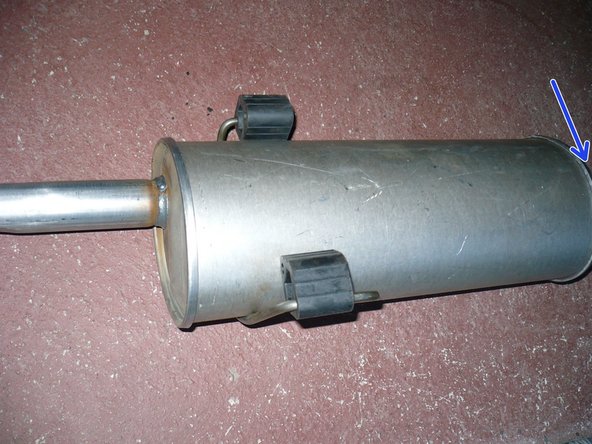 Le mastic d'échappement assure l'étanchéité du montage.