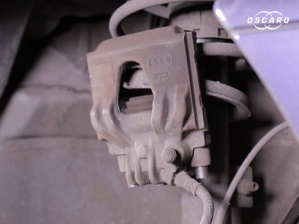 Poser l'étrier sur le ressort