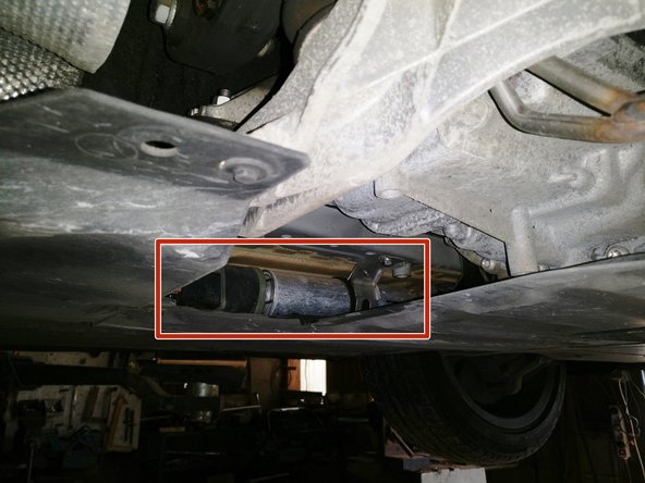 il n'est accessible que par le dessous de la voiture