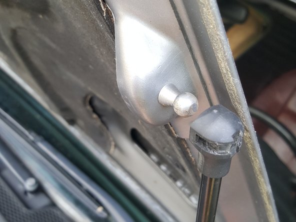 Tirer sur le vérin pour extraire les rotules