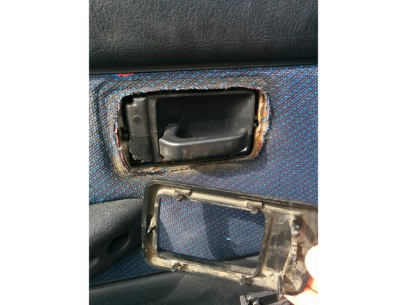 Attention à ne pas casser les fixations du contour