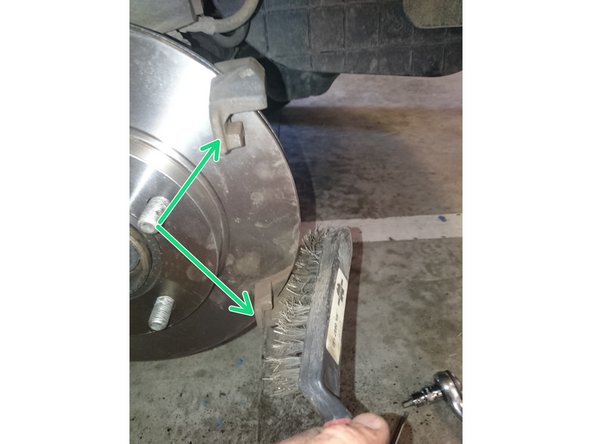 Nettoyer les surfaces de contact des plaquettes de frein