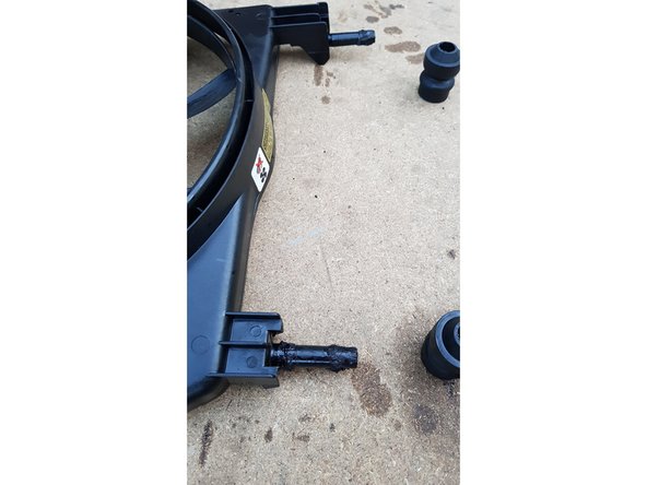 J'ai donc forcé pour les décoller tout en prenant soin de ne pas casser les axes sur lesquels ils se montent.