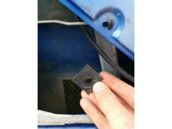 Une certaine résistance se fait sentir lors de la manœuvre de déverrouillage