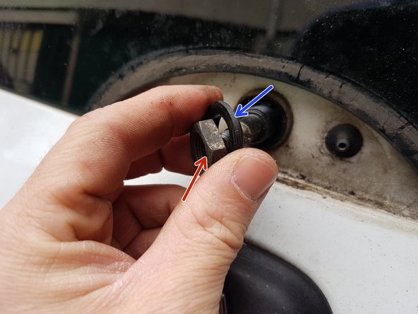 Dévisser le et garder le joint qui est juste derrière.