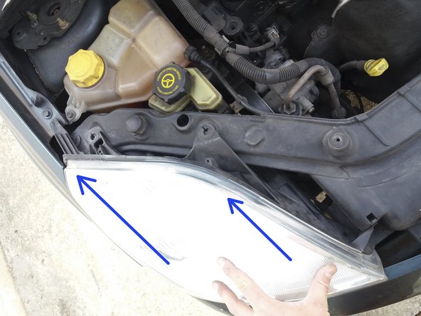 Replacer le projecteur principal dans son emplacement.