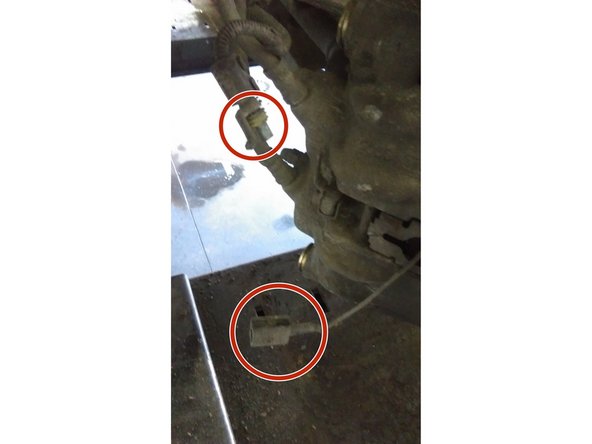 ne pas oublier de le débrancher le connecteur du témoin d'usure pour ne pas l'arracher en démontant l'étrier