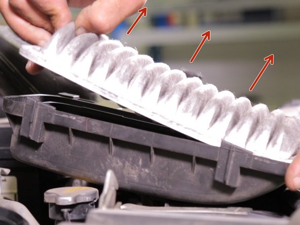 Retirer à l'aide d'une soufflette ou d'un chiffon les impuretés présentes