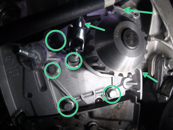 Resserrer les 8 vis de la pompe à eau