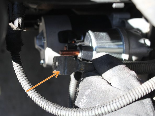 Placer  les 2 câbles supérieurs du démarreur.