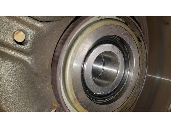 Vous pouvez pulvériser un peu de WD40 pour faciliter le remontage.