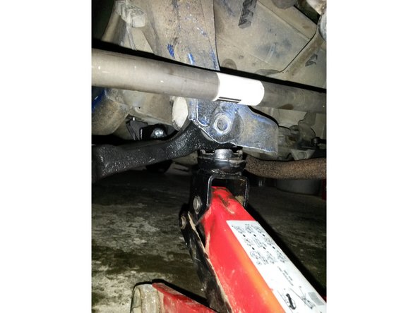 Placer le triangle dans son emplacement côté moteur.