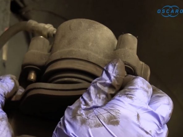 Retirer la plaquette fixée au piston