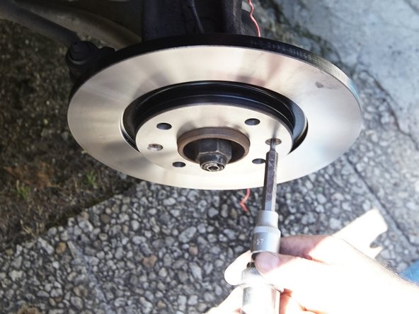 Replacez les deux vis de support du disque dans les deux trous