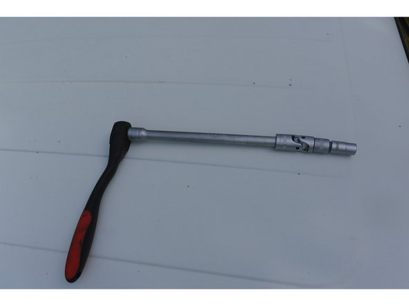 Ne pas démonter obligatoirement la roue ajouter simplement une rallonge sur la clef à cliquet.