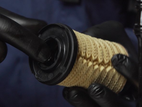 Appliquer de l'huile dans le filtre