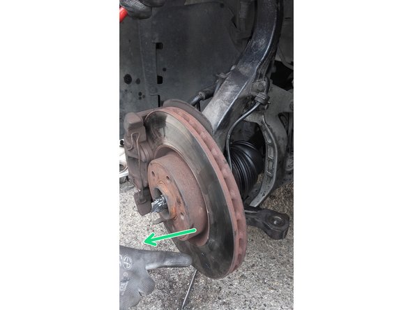 Ne pas trop tirer sur le cardan afin de ne pas le déboîter du différentiel.