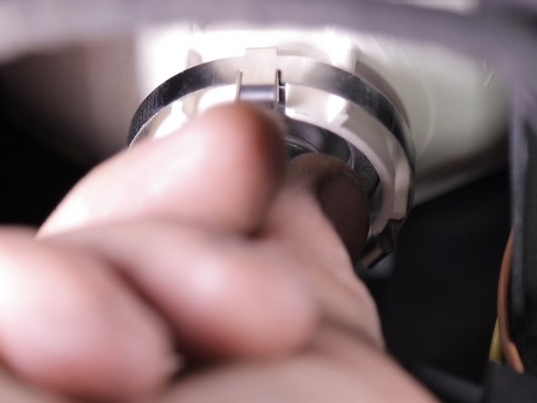 Ne pas hésiter à forcer pour la sortir