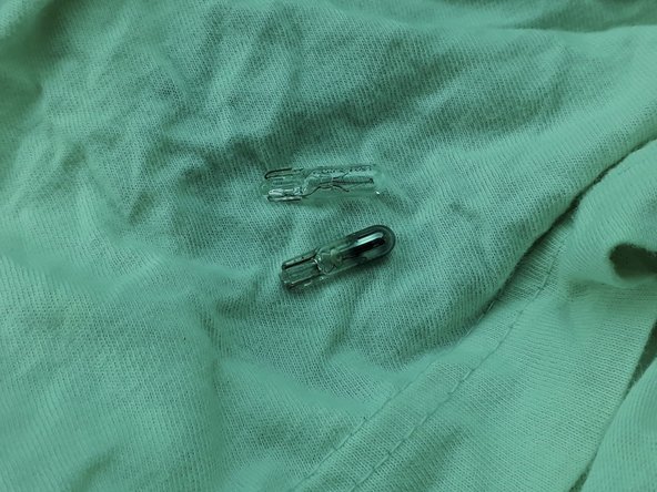 vérifier le voltage ainsi que les dimensions des ampoules