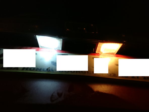 LED à gauche et halogène à droite