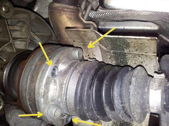 Retirer les roues AV et la partie inférieure gauche du pare-boue de la roue AV gauche (6 vis torx).