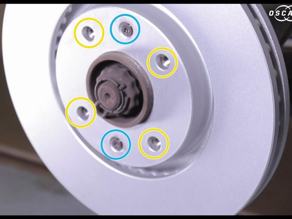 Poser le disque en veillant à centrer les orifices