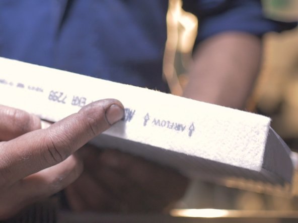 Les flèches indiquent le sens de montage