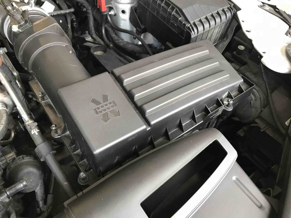 Vérifiez que la gaine au bout de la flèche soit bien clipsée dans son petit clip tube, dans mon cas il s'était décroché lors de l'écartement du couvercle