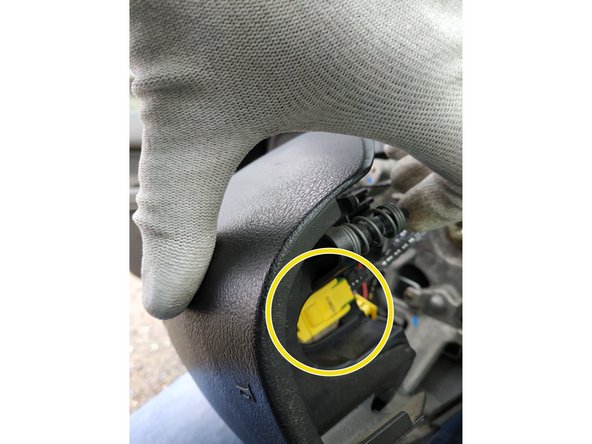 et verrouiller le rabat en plastique