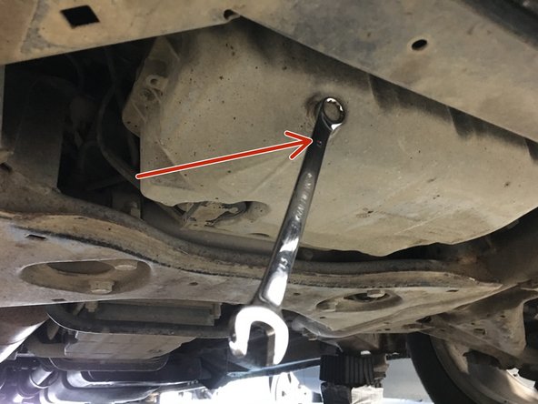 Serrer le à l'aide de la clé plate de 12