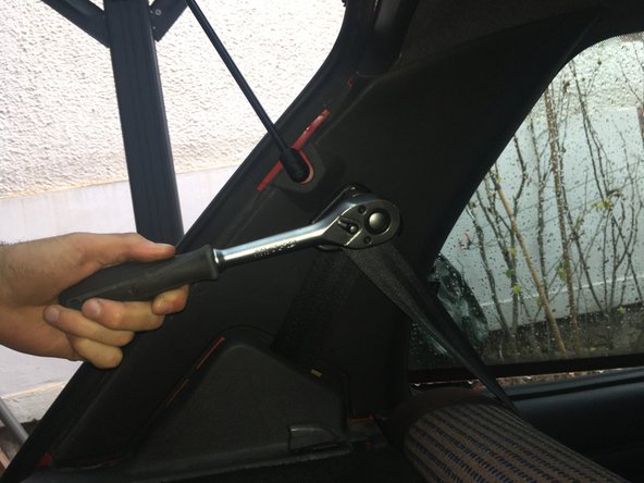 
Tighten the screw with a pawl and a 17 socket
