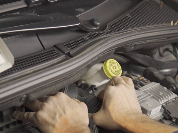 Emboiter la durite d'admission d'air sur la boite à air