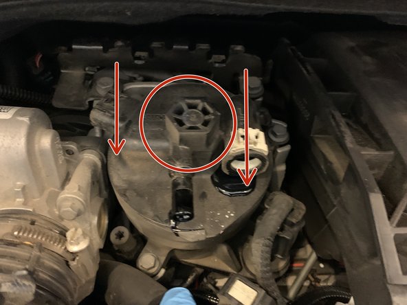 Resserrer le à l'aide de la clé plate de 24