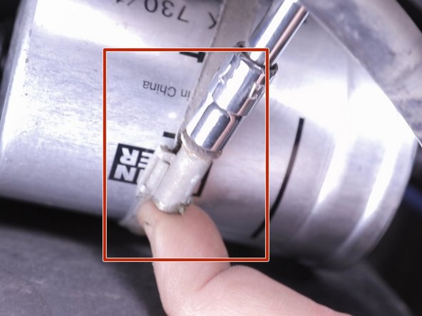 Revisser la vis du collier