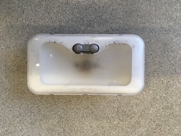 Remonter le cache transparent en le clipsant