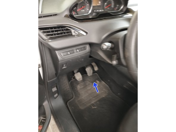 actionner la pédale de frein