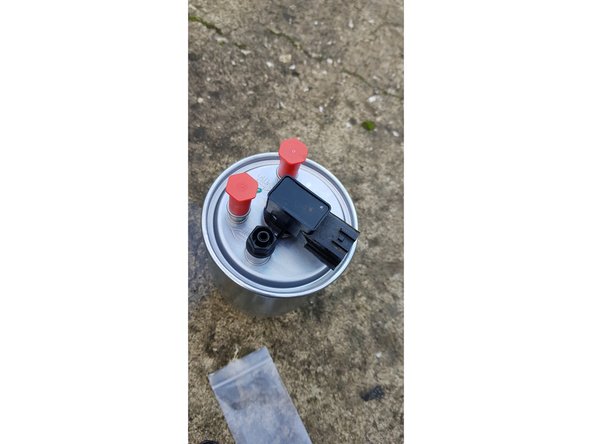 Enlevez le capuchon et posez le réchauffeur sur le filtre neuf.