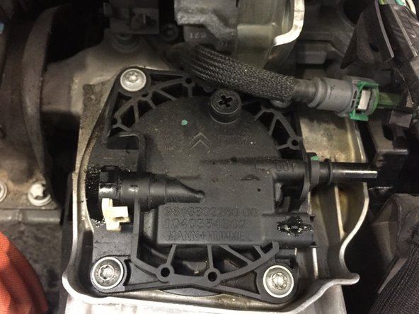 
Disconnect the hoses and the sensor
