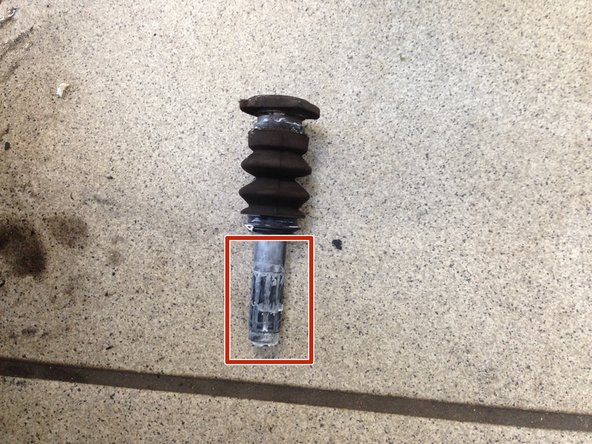 Nettoyer la portée du disque et la chape d’étrier avec une brosse métallique et du papier ponce, remplacer les entretoises, puis nettoyer et graisser les coulisseaux.