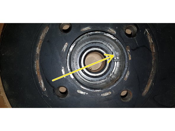 Retirez le tambour en le tirant.