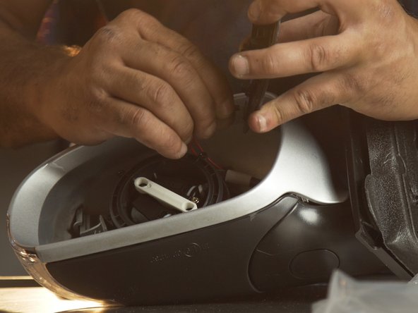 Rebrancher les deux connecteur du miroir