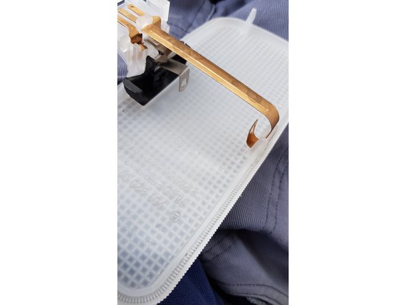 Vous pouvez utilisé des gants lors du changement de l'ampoule.