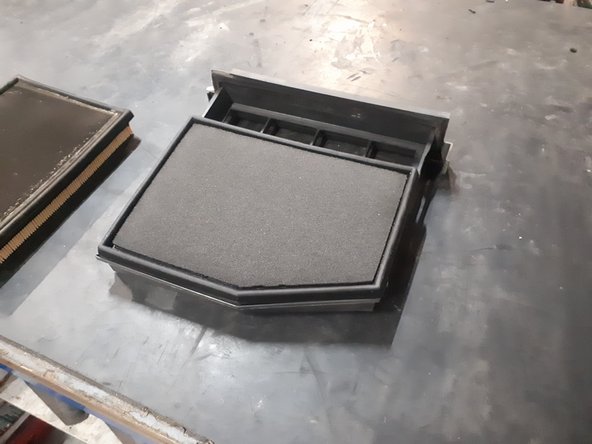 Insérer le nouveau filtre dans le socle