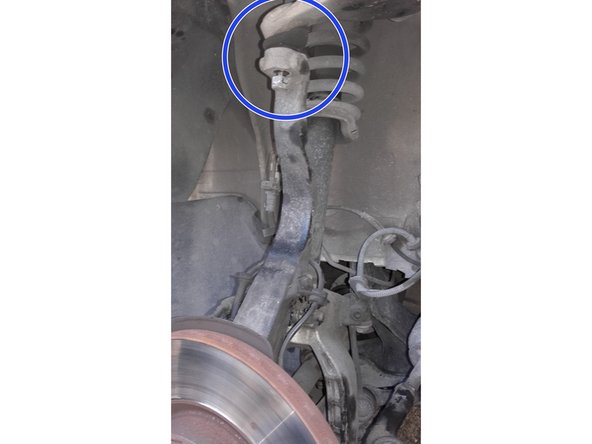 De manière identique retirer la rotule supérieure.