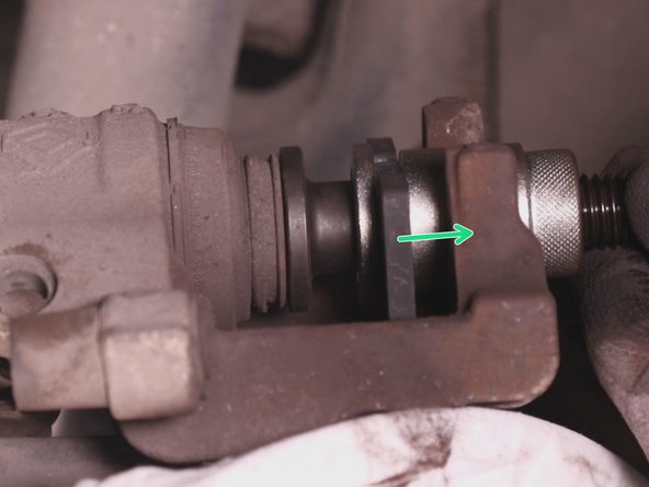 Retirez le repousse piston