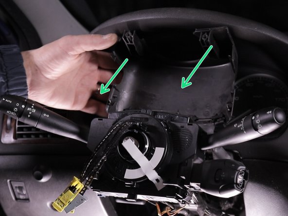 Reposer la coquille supérieure sur le comodo