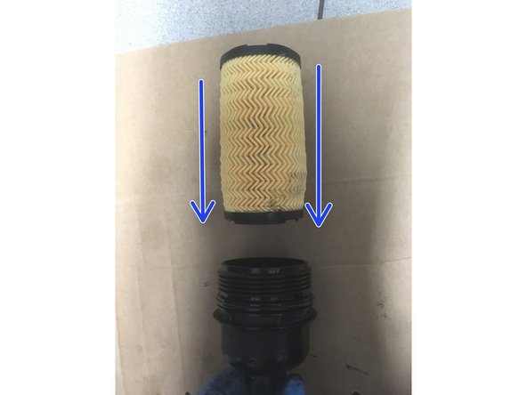 Monter la nouvelle cartouche du filtre en la clipsant vers le bas