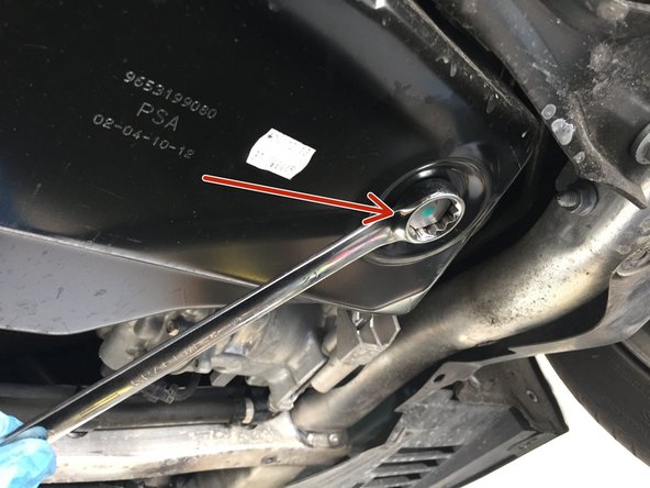 serrer le à l'aide de la clé plate de 21